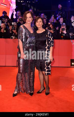 Natalia Woerner und Sandra Maischberger bei der Berlinale Eroeffnungsgala und Premiere piccole cose come queste bei den 74. Internationalen Filmfestspielen a Berlino 15.02.2024 *** Natalia Woerner e Sandra Maischberger al Galà di apertura di Berlinale e in anteprima Small Things Like These al Berlin International Film Festival 74 15 02 2024 Foto Stock