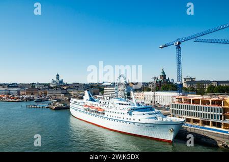 Helsinki, Finlandia - 12 giugno 2023: Nave passeggeri Ocean Majesty nel porto di Helsinki. Foto Stock