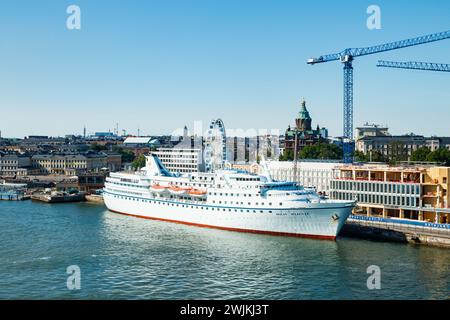 Helsinki, Finlandia - 12 giugno 2023: Nave passeggeri Ocean Majesty nel porto di Helsinki. Foto Stock