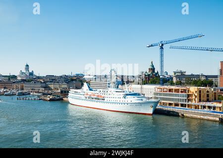 Helsinki, Finlandia - 12 giugno 2023: Nave passeggeri Ocean Majesty nel porto di Helsinki. Foto Stock