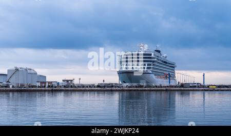 Arrivo di una nave da crociera a Sete, Herault, Occitanie, Francia Foto Stock