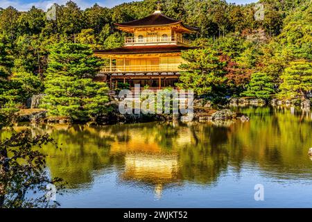 Giardino della riflessione sull'acqua, Tempio del Padiglione dorato Kinkaku-Ji Kyoto Foto Stock