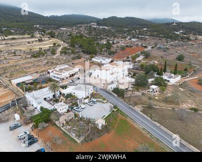 Vista aerea di Santa Agnes de Corona, piccolo villaggio e parrocchia sull'isola di Ibiza Foto Stock