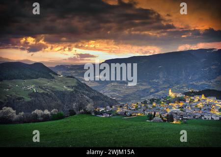 Fotografa il paesaggio Laion, in Italia, al tramonto Foto Stock