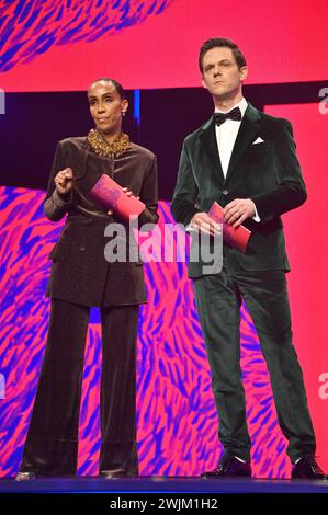 Hadnet Tesfai und Jo Schück bei der Festivaleröffnung und der Premiere des Kinofilms piccole cose come queste / Kleine Dinge wie diese auf der Berlinale 2024 / 74. Internationale Filmfestspiele Berlin im Berlinale Palast. Berlino, 15.02.2024 *** Hadnet Tesfai e Jo Schück all'apertura del festival e alla prima del lungometraggio Small Things like These Small Things Like These al Berlinale 2024 74 Berlin International Film Festival al Berlinale Palast Berlin, 15 02 2024 foto:Xn.xKubelkax/xFuturexImagex Small Prem 4620 Foto Stock