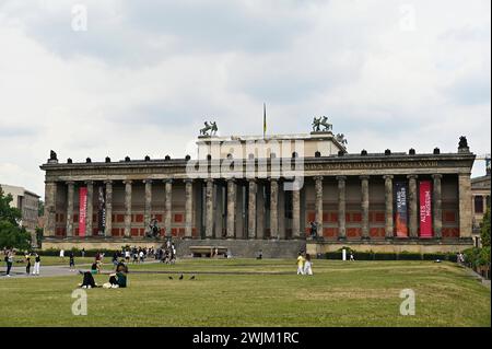 Alte Museum di Berlino foto vom 25.06.2022. Museo DAS alte am Lustgarten im Berliner Ortsteil Mitte gehoert zum Bauensemble der Museumsinsel und damit zum Weltkulturerbe der UNESCO. Im Auftrag Koenig Friedrich Wilhelms III 18251830 von Karl Friedrich Schinkel erbaut, zaehlt es zu den Hauptwerken des deutschen Klassizismus. SOLO USO EDITORIALE *** Vecchio Museo di Berlino foto del 25 06 2022 il Vecchio Museo del Lustgarten nel quartiere Berlins Mitte fa parte del complesso di edifici sull'Isola dei Musei e quindi un sito patrimonio dell'umanità dell'UNESCO costruito da Karl Friedrich Schinkel per conto di re Friedr Foto Stock