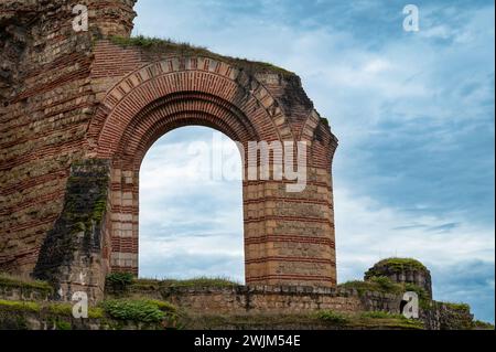 Terme Imperiali nella città romana di Treviri, antiche rovine Kaiserthermen, valle della Mosella, Renania palatinato in Germania, patrimonio mondiale dell'UNESCO Foto Stock
