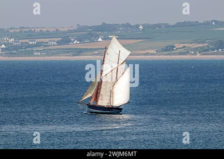 Vecchia sartoria nella baia di Douarnenez, Finistère, Bretagna Foto Stock