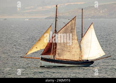 Vecchia sartoria nella baia di Douarnenez, Finistère, Bretagna Foto Stock