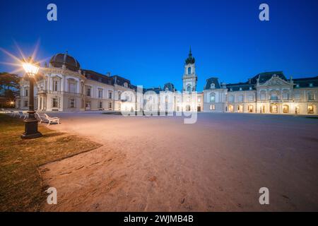 Festetics Castle a Keszthely di notte Foto Stock