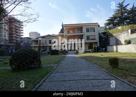 L'ex casa del dittatore albanese Enver Hoxha nel centro di Tirana Foto Stock