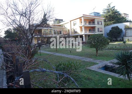 L'ex casa del dittatore albanese Enver Hoxha nel centro di Tirana Foto Stock