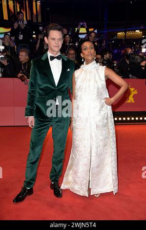Jo Schück und Hadnet Tesfai bei der Festivaleröffnung und der Premiere des Kinofilms 'piccole cose come queste / Kleine Dinge wie diese' auf der Berlinale 2024 / 74. Internationale Filmfestspiele Berlin im Berlinale Palast. Berlino, 15.02.2024 Foto Stock