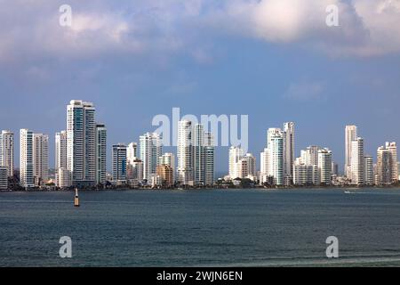 Elevato aumento costiere edifici di appartamenti sulla Costa Caraibica di Cartagena, Colombia Foto Stock