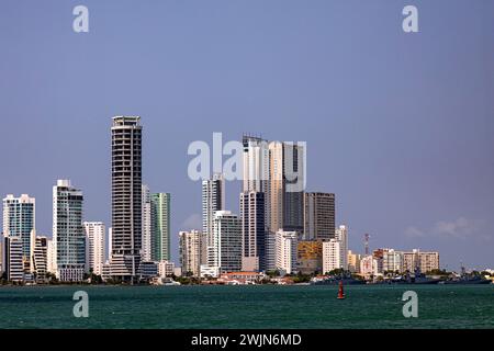 Elevato aumento costiere edifici di appartamenti sulla Costa Caraibica di Cartagena, Colombia Foto Stock