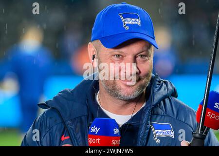 PAL Dardai Hertha BSC Trainer, im Interview mit Sky sport vor dem Spiel, Hertha BSC - 1. FC Magdeburg, 2. Bundesliga, Fussball, DFB, Spielzeit 2023/2024, 22. SPIELTAG, OLYMPIA - STADION BERLIN, LE NORMATIVE DFB/DFL VIETANO QUALSIASI USO DI FOTOGRAFIE COME SEQUENZE DI IMMAGINI E/O QUASI-VIDEO, 16.02. 2024, foto: HMB Media/Uwe Koch *** Pal Dardai Hertha allenatore BSC , in un'intervista con Sky sport prima della partita, Hertha BSC 1 FC Magdeburg, 2 Bundesliga, Football, DFB, stagione 2023 2024, 22 MATCHDAY, OLYMPIA STADION BERLIN, DFB DFL REGOLAMENTI VIETANO QUALSIASI USO DI FOTOGRAFIE COME SEQUENZE DI IMMAGINI E/O QUASI Foto Stock