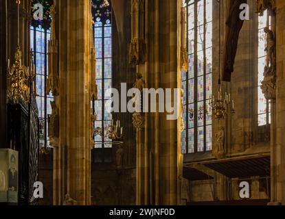 VIENNA, Austria - 4 gennaio 2023: Dettaglio dell'interno della cattedrale di Santo Stefano, il più importante edificio religioso della città Foto Stock