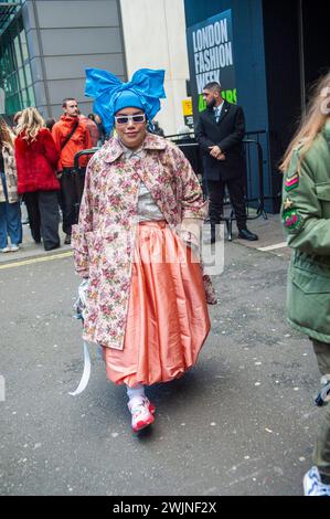 Londra, Regno Unito. 16 febbraio 2024. Settimana della moda di Londra in stile Street. Crediti: JOHNNY ARMSTEAD/Alamy Live News Foto Stock