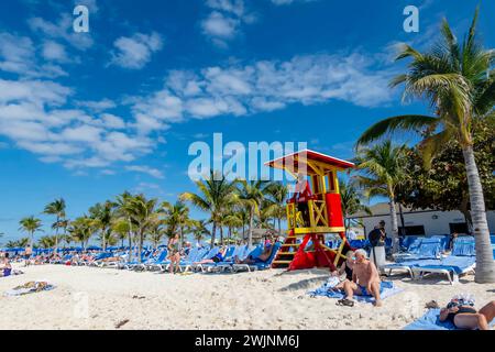 Stati Uniti. 3 febbraio 2024. Great Stirrup Cay mozzafiato: Acque smeraldo, spiagge incontaminate e vegetazione lussureggiante dipingono una scena da cartolina nelle idilliache Berry Islands delle Bahamas (immagine di credito: © Walter G Arce Sr Grindstone medi/ASP) SOLO PER USO EDITORIALE! Non per USO commerciale! Foto Stock