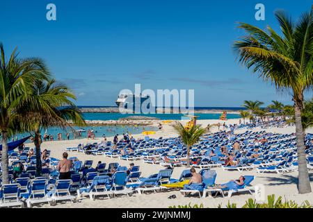 Stati Uniti. 3 febbraio 2024. Caribbean Marvel: Norwegian Encore svela con grazia Great Stirrup Cay, Un paradiso privato alle Bahamas, che accoglie i vacanzieri alla Bliss baciata dal sole (immagine di credito: © Walter G Arce Sr Grindstone medi/ASP) SOLO PER USO EDITORIALE! Non per USO commerciale! Foto Stock