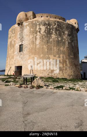 Punta Giglio - Torre del faro. Punta Giglio è un'area protetta all'interno del Parco di Porto Conte a soli 17 km da Alghero con un piccolo museo dedicato Foto Stock