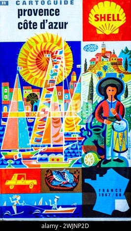 Questo colorato poster d'epoca pubblicizza la Cartoguide delle conchiglie per la regione della Provenza Côte Azzurra in Francia, risalente agli anni 1967-1968. Foto Stock