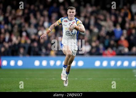 Ash Handley dei Leeds Rhinos in azione durante la partita Betfred Super League all'Headingley Stadium di Leeds. Data foto: Venerdì 16 febbraio 2024. Foto Stock