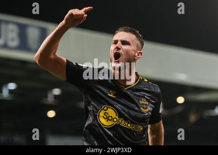 West Bromwich, Regno Unito. 16 febbraio 2024. Taylor Harwood-Bellis di Southampton celebra il gol della sua squadra di raggiungere il 0-2 durante la partita del Campionato Sky Bet West Bromwich Albion vs Southampton all'Hawthorns, West Bromwich, Regno Unito, 16 febbraio 2024 (foto di Gareth Evans/News Images) a West Bromwich, Regno Unito, il 16 febbraio 2024. (Foto di Gareth Evans/News Images/Sipa USA) credito: SIPA USA/Alamy Live News Foto Stock