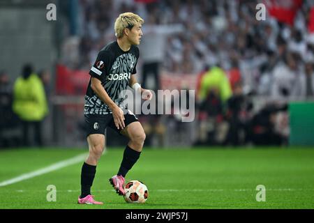 Lens, Francia. 15 febbraio 2024. Ritsu Doan (42) di Friburgo durante la partita di andata e ritorno della UEFA Europa League nella stagione 2023-2024 tra Racing Club de Lens e SC Freiburg il 15 febbraio 2024 a Lens, Francia. (Foto di David Catry/Isosport) credito: Sportpix/Alamy Live News Foto Stock