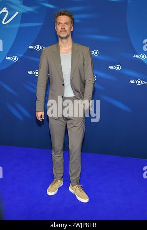 ARD BLUE HOUR EINE MILLION MINUTEN Wayne Carpendale Ankunft zur ARD BLUE HOUR anlässlich der 74. Berlinale im Hotel Telegraphenamt a Berlino, AM 16.02.2024 *** ORA BLU ARD EINE MILLION MINUTEN Wayne Carpendale arrivo all'ORA BLU ARD in occasione della 74a Berlinale all'Hotel Telegraphenamt di Berlino, il 16 02 2024 Photopress Mueller Foto Stock