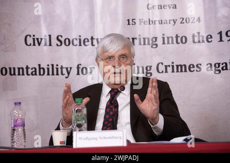 Ginevra, Svizzera. 15 febbraio 2024. Wolfgang Schomburg, ex giudice presso il Tribunale penale internazionale delle Nazioni Unite per l'ex Jugoslavia (ICTY) e il Tribunale penale internazionale per il Ruanda (ICTR) delle Nazioni Unite, ha parlato in un'audizione della società civile sul massacro di prigionieri politici perpetrato nel 1988 dall'Iran. Un'audizione della società civile sul massacro dei prigionieri politici del 1988, organizzata dalla giustizia per le vittime del massacro del 1988 in Iran (JVMI), si è tenuta presso il Geneva Press Club. (Foto di Siavosh Hosseini/SOPA Images/Sipa USA) credito: SIPA USA/Alamy Live News Foto Stock