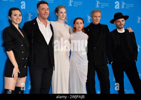 Jessica Henwick, Marton Csokas, Hunter Schafer, Greta Fernandez, Jan Bluthardt und Tilman Singer beim Photocall zum Kinofilm Cuckoo auf der Berlinale 2024 / 74. Internationale Filmfestspiele Berlin im Hotel Grand Hyatt. Berlin, 16.02.2024 *** Jessica Henwick, Marton Csokas, Hunter Schafer, Greta Fernandez, Jan Bluthardt e Tilman Singer alla photocall per il film Cuckoo al Berlinale 2024 74 Berlin International Film Festival all'Hotel Grand Hyatt Berlin, 16 02 2024 foto:Xn.xKubelkax/xFuturexImagex cuckoo 4242 Foto Stock