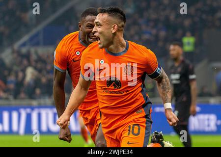 Milano, Italia - 16 febbraio 2024 - Inter-Salernitana serie A - lautaro martinez fc internazionale festeggia il traguardo 2-0 con marcus thuram Credit: Kines Milano/Alamy Live News Foto Stock