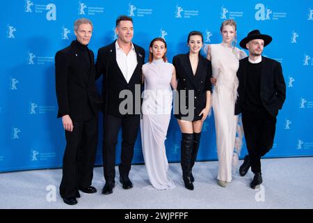 Berlino, Germania. 16 febbraio 2024. Jan Bluthardt, Marton Csokas, Greta Fernandez, Jessica Henwick, Hunter Schafer e Tilman Singer che partecipano al Cuckoo Photocall durante il 74° Berlinale International Film Festival Berlin al Grand Hyatt Hotel di Berlino, Germania, il 16 febbraio 2024. Foto di Aurore Marechal/ABACAPRESS.COM credito: Abaca Press/Alamy Live News Foto Stock