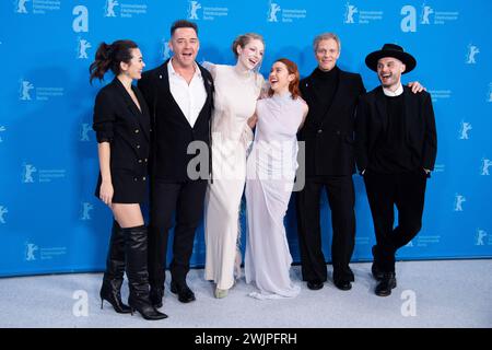 Berlino, Germania. 16 febbraio 2024. Jan Bluthardt, Marton Csokas, Greta Fernandez, Jessica Henwick, Hunter Schafer e Tilman Singer che partecipano al Cuckoo Photocall durante il 74° Berlinale International Film Festival Berlin al Grand Hyatt Hotel di Berlino, Germania, il 16 febbraio 2024. Foto di Aurore Marechal/ABACAPRESS.COM credito: Abaca Press/Alamy Live News Foto Stock