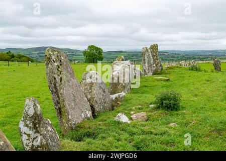 Cerchio di pietre di Beltany, un impressionante sito rituale dell'età del bronzo situato a sud della città di Raphoe, nella contea di Donegal, Irlanda. Risalente al 2100-700 a.C. circa Foto Stock