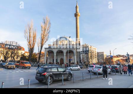 Pristina, Kosovo - 5 febbraio 2024: Moschea del Sultano Murat è una moschea del periodo dell'Impero Ottomano nel centro della città di Pristina, la capitale del Kosovo. Foto Stock