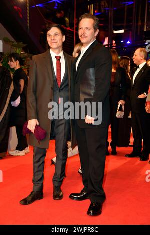 Sebastian Urzendowsky und Trystan Pütter bei der Festivaleröffnung und der Premiere des Kinofilms 'piccole cose come queste / Kleine Dinge wie diese' auf der Berlinale 2024 / 74. Internationale Filmfestspiele Berlin im Berlinale Palast. Berlino, 15.02.2024 Foto Stock