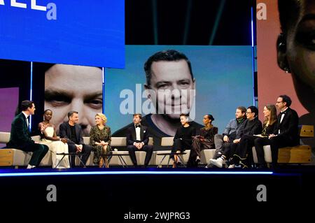 Jo Schück, Lupita Nyong'o, Christian Petzold, Oksana Zabuzhko, Albert Serra, Jasmine Trinca, Hadnet Tesfai, Brady Corbet, Ann Hui, Mariette Rissenbeek e Carlo Chatrian bei der Festivaleröffnung und der Premiere des Kinofilms 'piccole cose come queste / Kleine Dinge wie diese' auf der Berlinale 2024 / 74. Internationale Filmfestspiele Berlin im Berlinale Palast. Berlino, 15.02.2024 Foto Stock