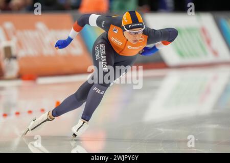 Calgary, Canada. 16 febbraio 2024. CALGARY, CANADA - 16 FEBBRAIO: Jutta Leerdam, Paesi Bassi, gareggia sui 500 m femminili durante i Campionati mondiali di pattinaggio su distanze singole all'Olympic Oval il 16 febbraio 2024 a Calgary, Canada. (Foto di Andre Weening/Orange Pictures) credito: Orange Pics BV/Alamy Live News Foto Stock