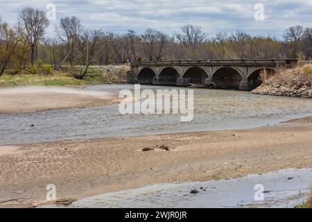 Eureka Bridge che attraversa il fiume North Raccoon lungo la Lincoln Highway, vecchia U.S. 30, nella contea di Boone, Iowa, USA Foto Stock