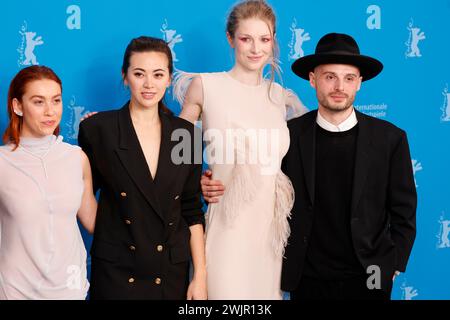 Greta Fernandez, Jessica Henwick, Hunter Schafer e Tilman Singer hanno posato al photocall di 'Cuckoo' durante il 74° Berlinale International Film Festival all'Hotel Grand Hyatt di Berlino, Germania, il 16 febbraio 2024. Foto Stock