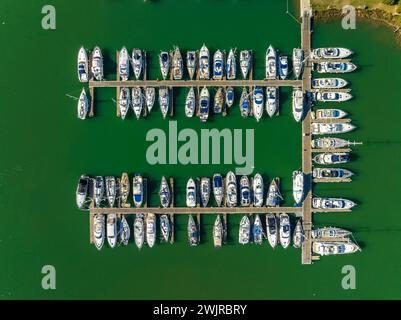 Vista aerea dall'alto delle barche nel porto di la Ràpita (Montsià, Tarragona, Catalogna, Spagna) ESP: Vista aérea cenital de embarcaciones en la Ràpita Foto Stock