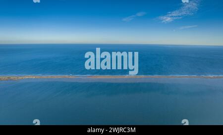 Veduta aerea della barra del Trabucador, nel Delta dell'Ebro, al tramonto invernale (Tarragona Catalogna Spagna). In particolare: Vista aérea de la barra del Trabucador Foto Stock