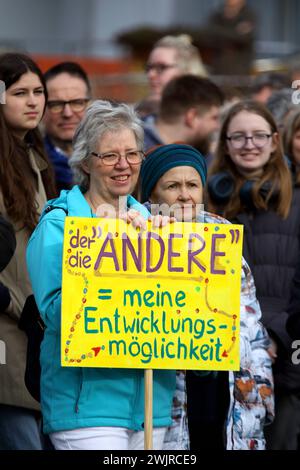 Demonstration unter dem motto ãNie wieder ist jetzt C für Demokratie, gegen FaschismusÓ- Kundgebung gegen die AfD und Rechtsextremismus - Deutschland, GER, DEU Germany, Gotha, 10.02.2024 - Gotha: DAS ãBündnis gegen Rechts. Gotha ist BUNT e. V.Ó ruft zu einer Demonstration unter dem motto ãNie wieder ist jetzt C für Demokratie, gegen FaschismusÒ auf. Die Demonstration Begnt um 12 Uhr in Gotha-West auf dem Coburger Platz mit einer Auftaktkundgebung und bewegt sich über die Humboldtstraße, Bürgeraue und die Jüdenstraße zum Oberen Hauptmarkt, wo es eine weitere Kundgebung gibt. Hauptauslöser der Foto Stock