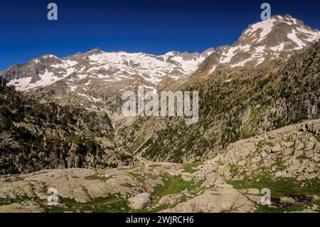 Catena del Besiberris (valle di Boí, Catalogna, Pirenei, Spagna) ESP: Sierra de los Besiberris (Valle de Boí, Cataluña, Pirineos, España) Foto Stock