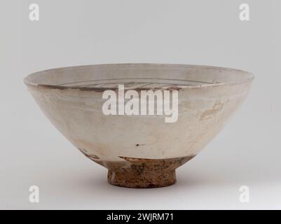 Bol '. Arenaria bianca, scivolare sotto il coperchio trasparente. Cina, Dinastia Song (960-1279) / Yuan (1279-1368). Parigi, museo Cernuschi. Arte cinese, ciotola, ceramica cinese, contenitore, dinastia Song, dinastia Yuan, Song Time, Yuan, gres, container, terracotta Foto Stock