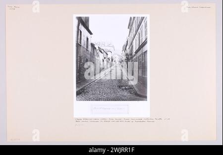 Marville, Charles (Charles-Francois Bossu, dit) (n.1813-07-17-D.1879-06-01), controtipo di una fotografia di Charles Marville che rappresenta l'ex rue Neuve-Coquenard (attuale rue Rodier) (da rue Lamartine). 9° arrondissement, Parigi. (Titolo fittizio). Estrazione gelatina-bromuro d'argento. Museo Carnavalet, storia di Parigi. Untertype di una fotografia di Charles Marville che rappresenta la vecchia rue Neuve-Coquenard (attuale rue Rodier) (da rue Lamartine). 9° arrondissement, Parigi. (Titolo fittizio) Foto Stock