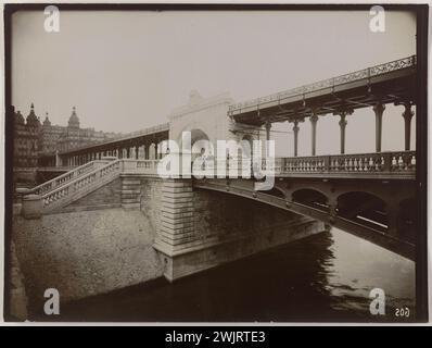 Costruzione della ferrovia metropolitana di Parigi: Dettaglio della batteria centrale del viadotto Passy. Parigi (15° arr.). "Linea 2 sud 28 luglio 1905 / viadotto Passy / particolare della batteria centrale del viadotto superiore / al Trocadéro". 1905-01-28. Fotografia anonima. 1905-01-28. Parigi, museo Carnavalet. 123881-7 Foto Stock