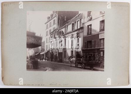 Emonts o Emonds, Pierre (n.1831-03-29-D.1912), vecchio hotel, 57 rue de Charonne, 11° arrondissement, Parigi, 1897, carta all'albumina. Museo Carnavalet, storia di Parigi. Vecchio hotel, 57 rue de Charonne, 11° arrondissement. Paesaggio urbano. Vista dell'entrata dell'hotel sulla strada con un gancio a destra, di fronte alla vetrina di un calzolaio. Foto Stock